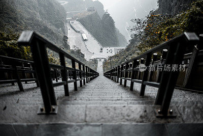 999 steps of Stairs to heaven, looking down on the Tianmen Shan (天门山), Zhangjiajie (张家界), China